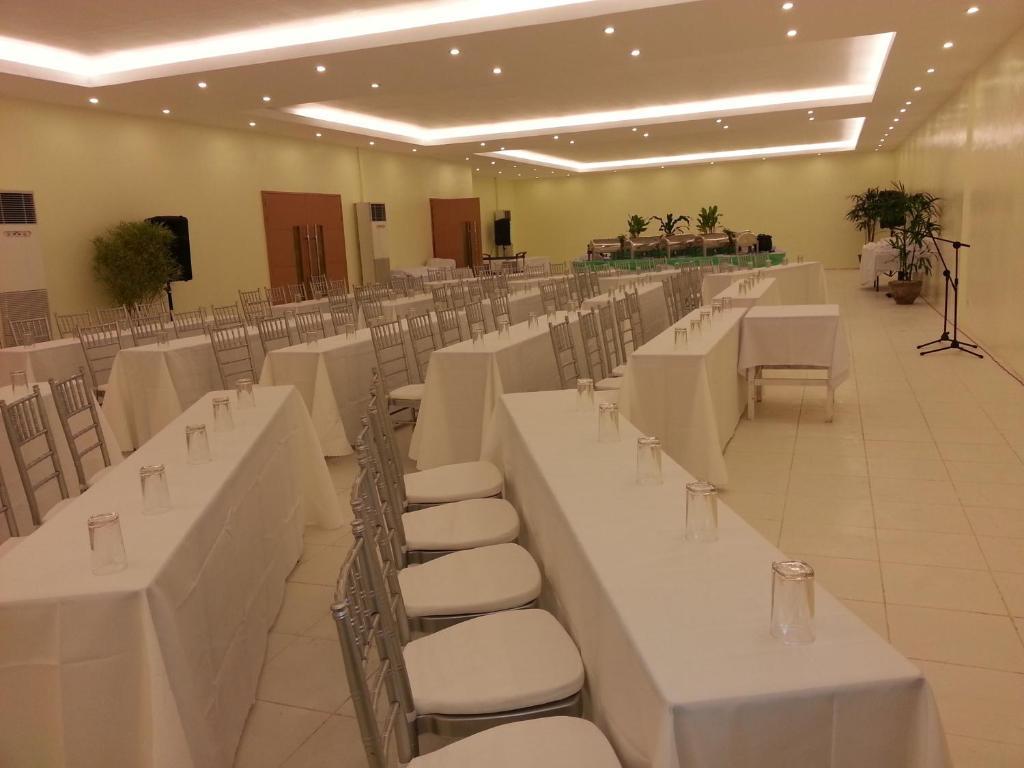 Parkway Hotel Surigao Bagian luar foto