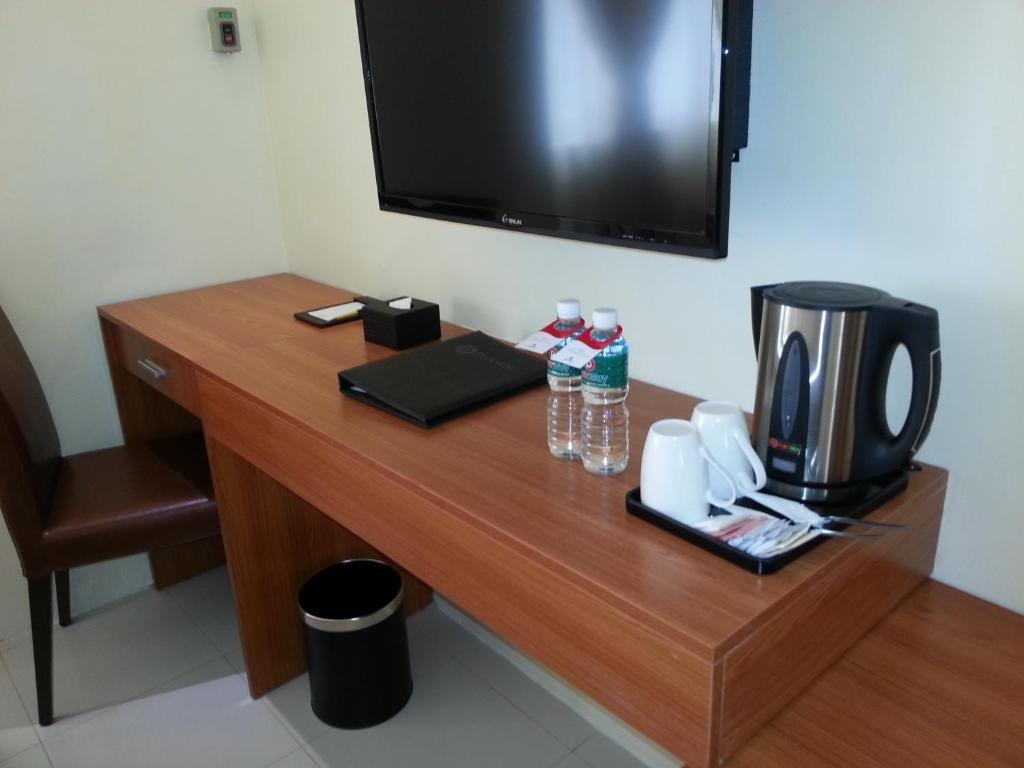 Parkway Hotel Surigao Bagian luar foto