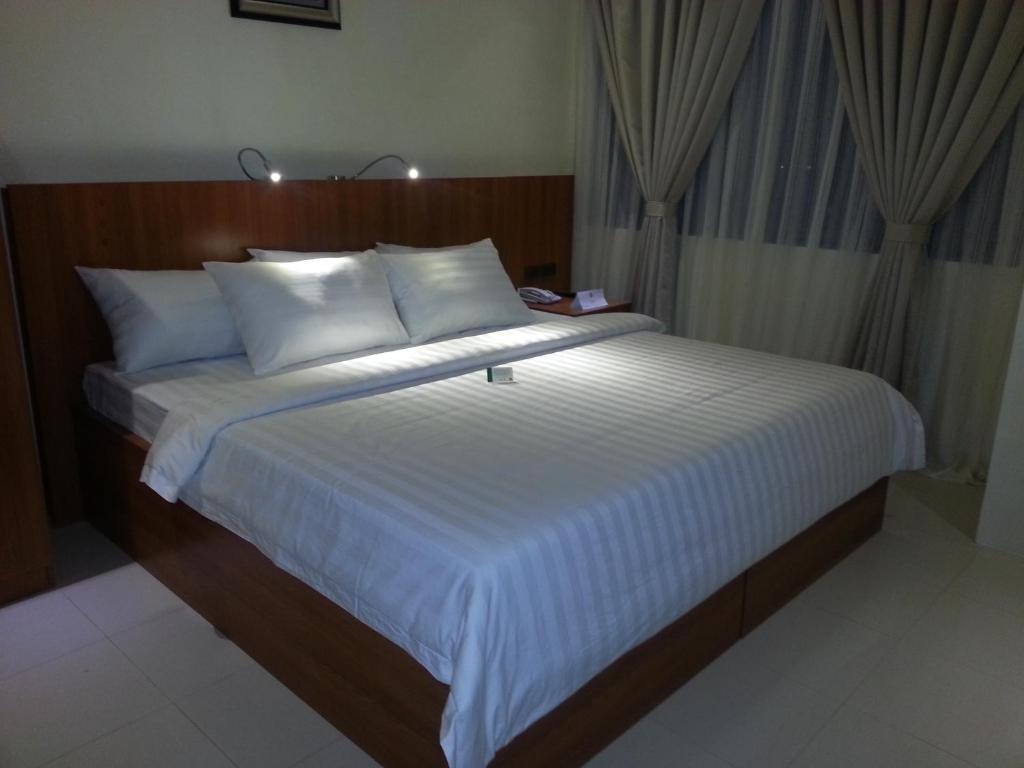 Parkway Hotel Surigao Bagian luar foto