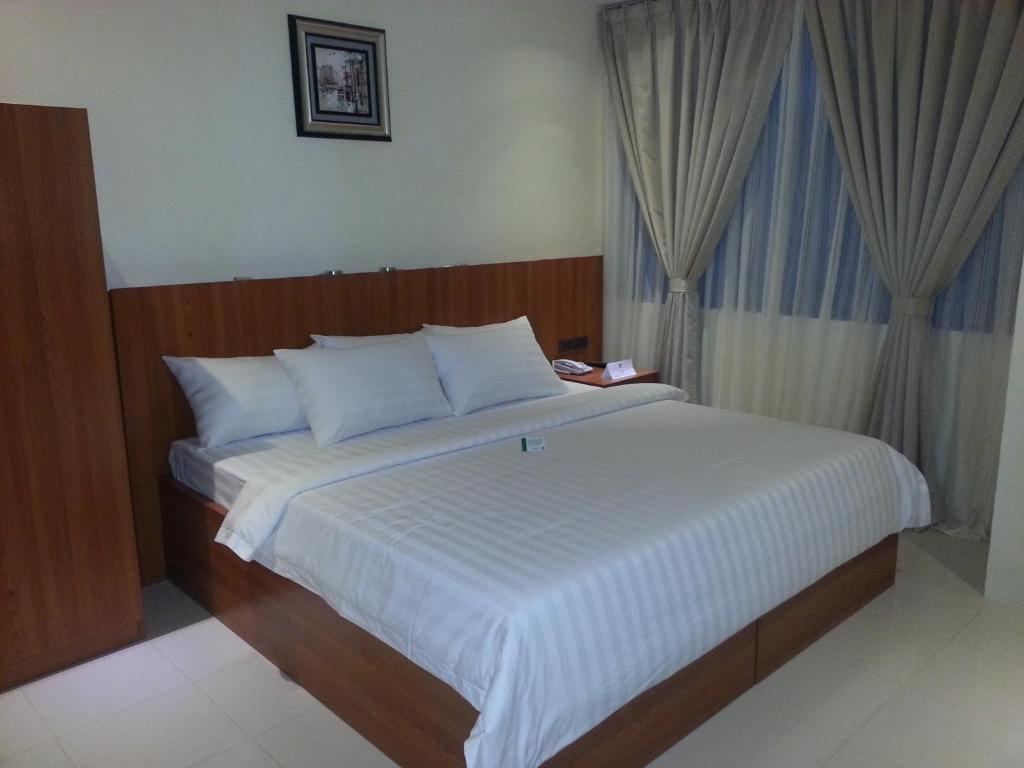 Parkway Hotel Surigao Bagian luar foto