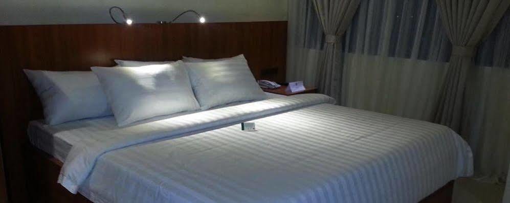Parkway Hotel Surigao Bagian luar foto