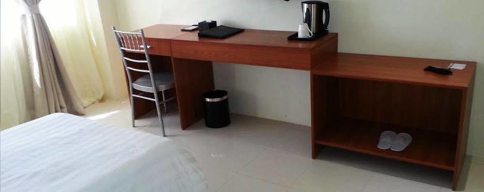 Parkway Hotel Surigao Bagian luar foto